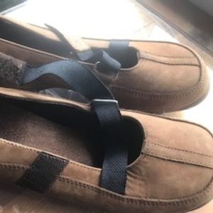 Leather walking flats